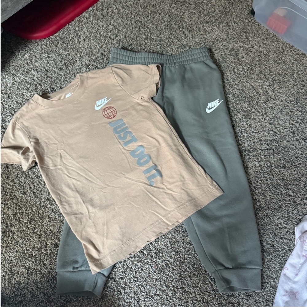 Nike and more bundle - Picture 4 of 10